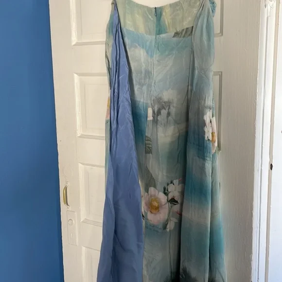 Farm long dress 100% silk - minor flaws (see pictures) - Picture 4 of 16